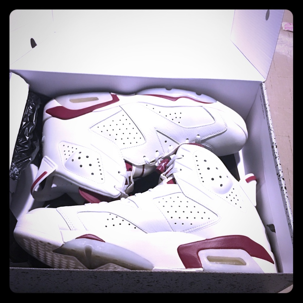 Air Jordan 6 retro! With box! Used with light cracks on bottom.